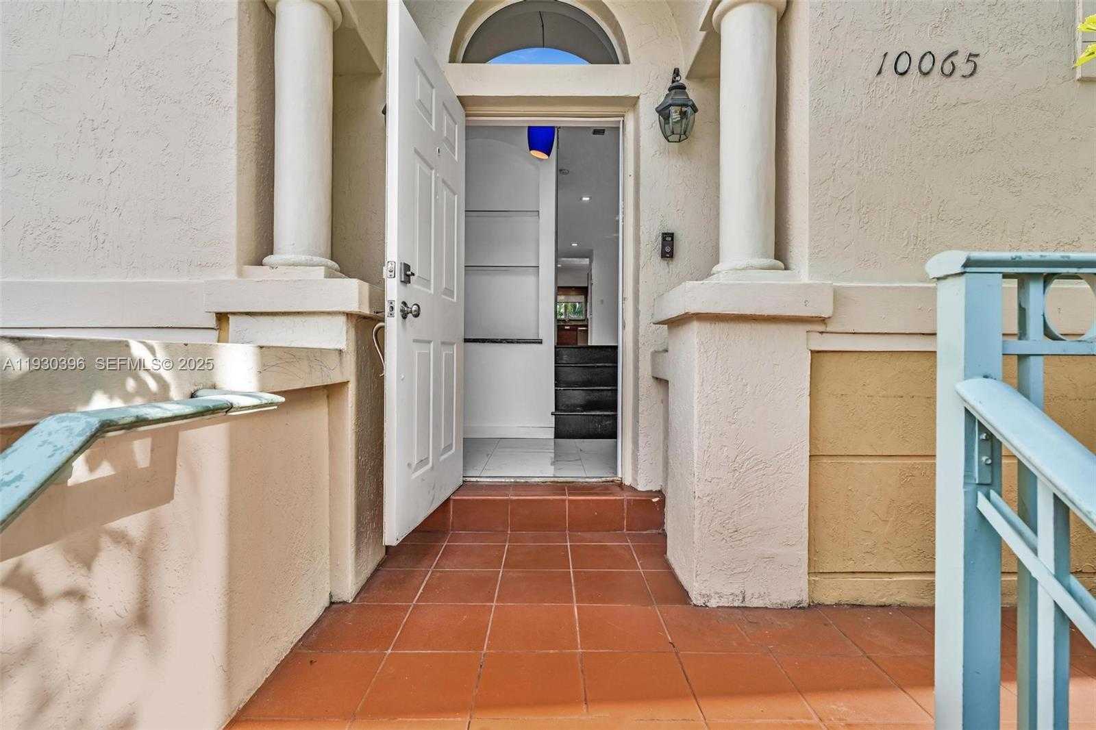 Small Image of 10065 BAY HARBOR TER, Bay Harbor Islands Number 4