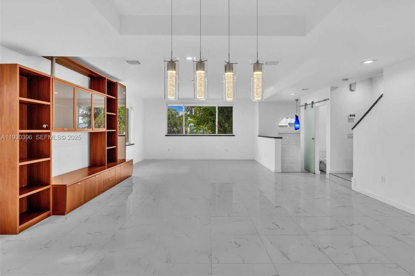 Small Image of 10065 BAY HARBOR TER, Bay Harbor Islands Number 7