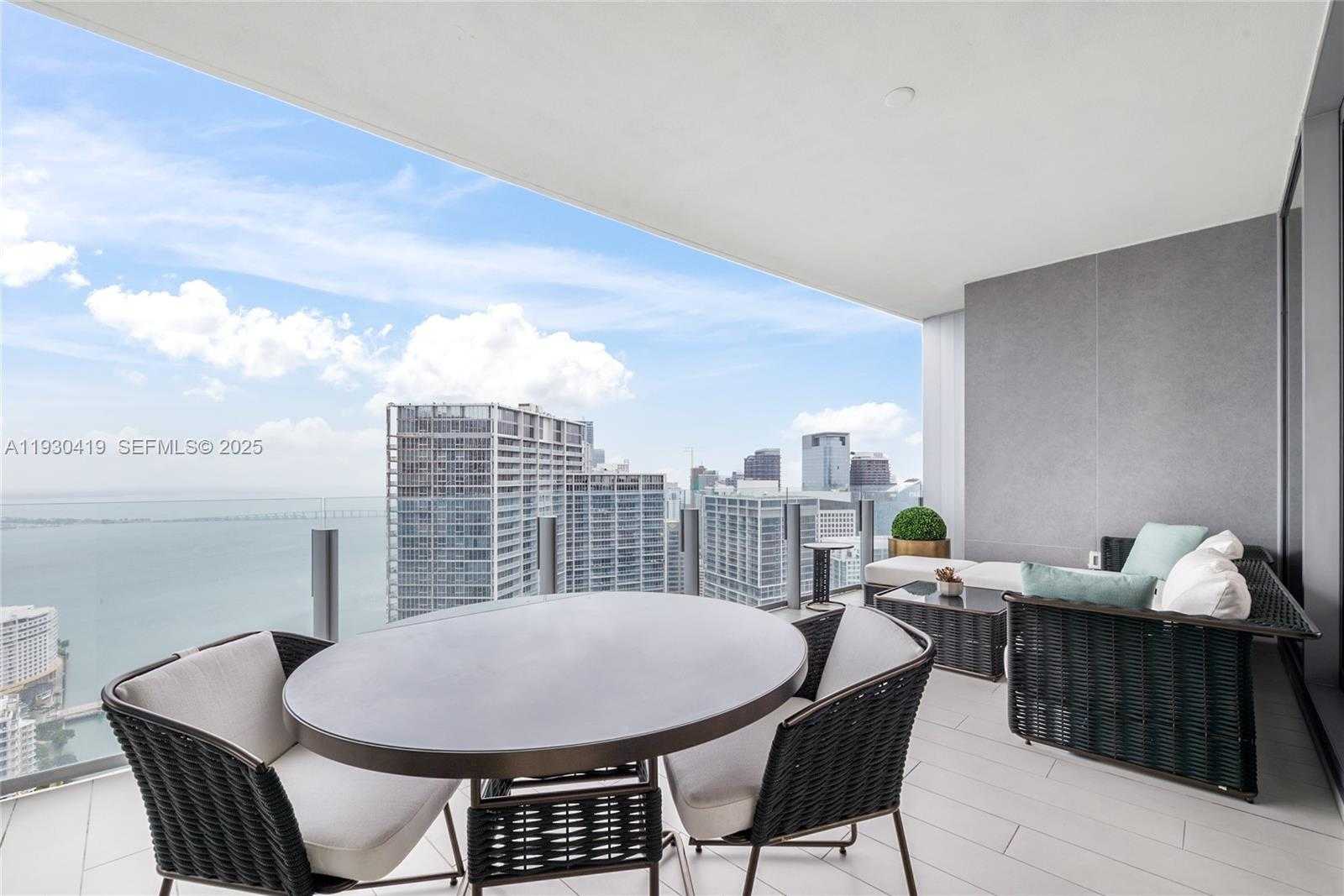 Small Image of 300 BISCAYNE BOULEVARD WAY #5104C, Miami Number 12