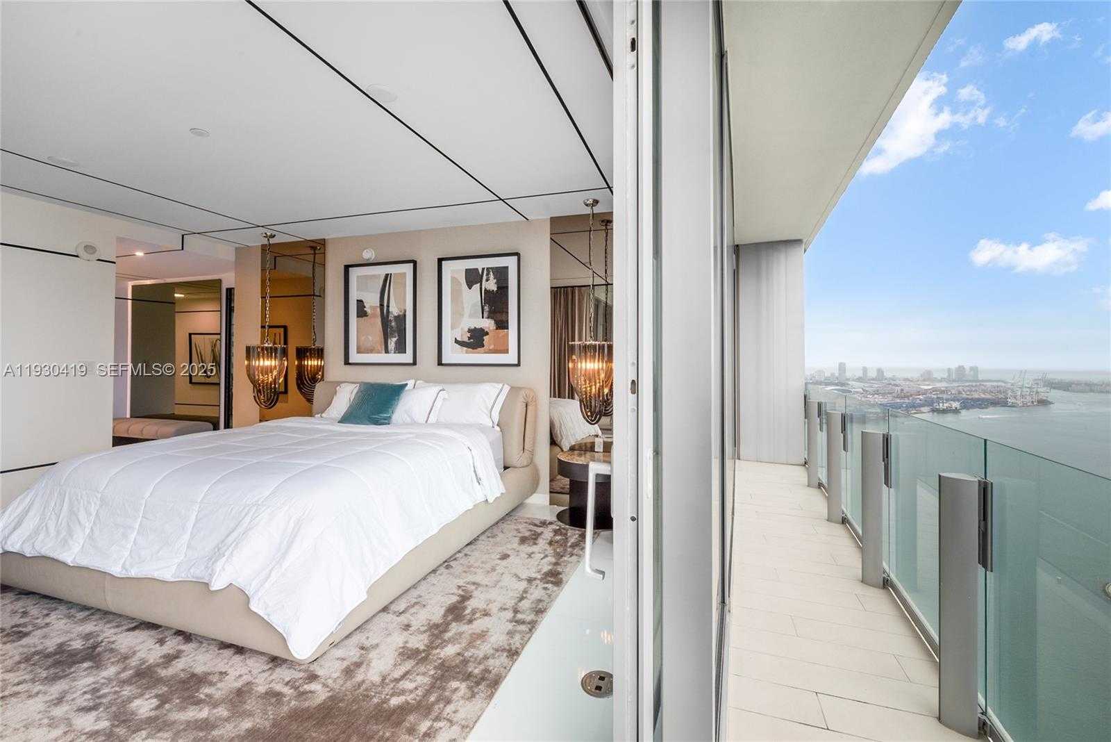 Small Image of 300 BISCAYNE BOULEVARD WAY #5104C, Miami Number 14