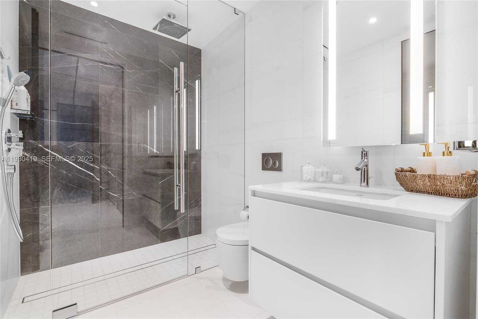 Small Image of 300 BISCAYNE BOULEVARD WAY #5104C, Miami Number 26