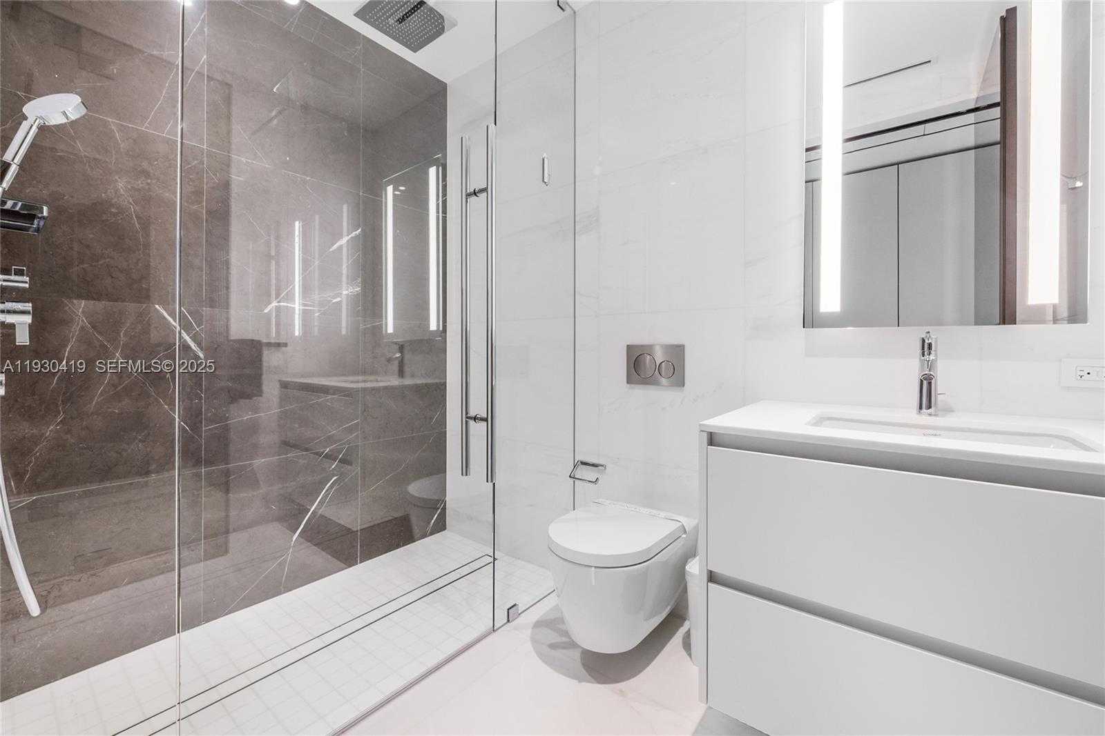 Small Image of 300 BISCAYNE BOULEVARD WAY #5104C, Miami Number 28