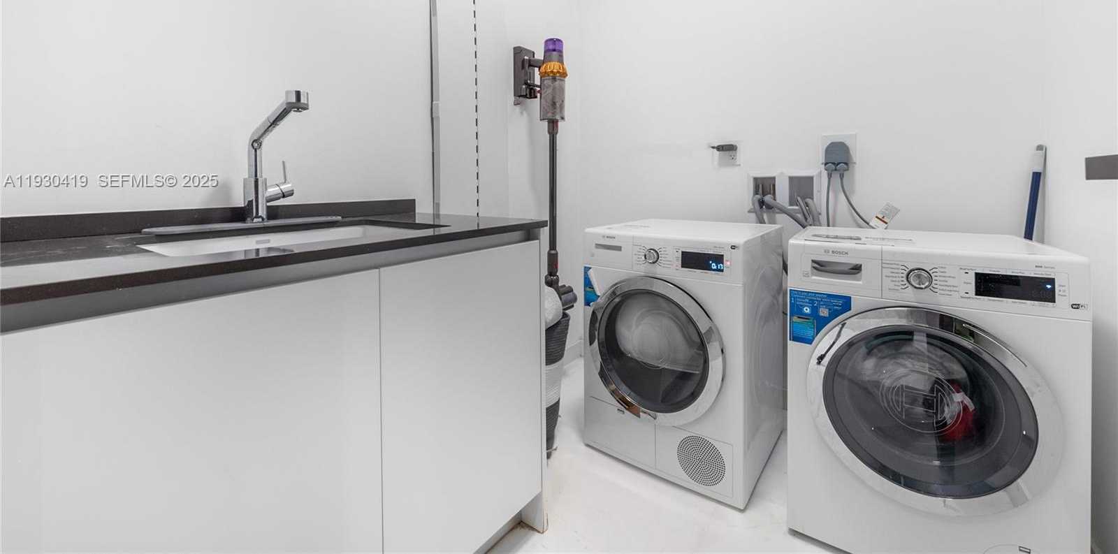 Small Image of 300 BISCAYNE BOULEVARD WAY #5104C, Miami Number 29