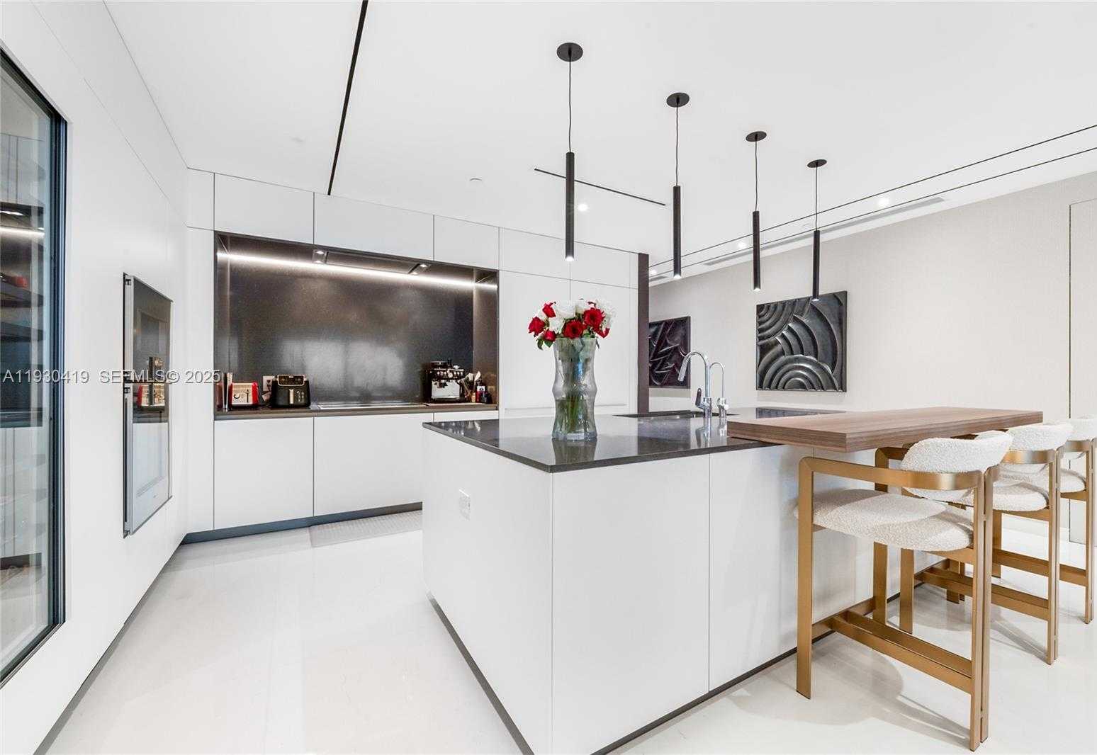 Small Image of 300 BISCAYNE BOULEVARD WAY #5104C, Miami Number 8