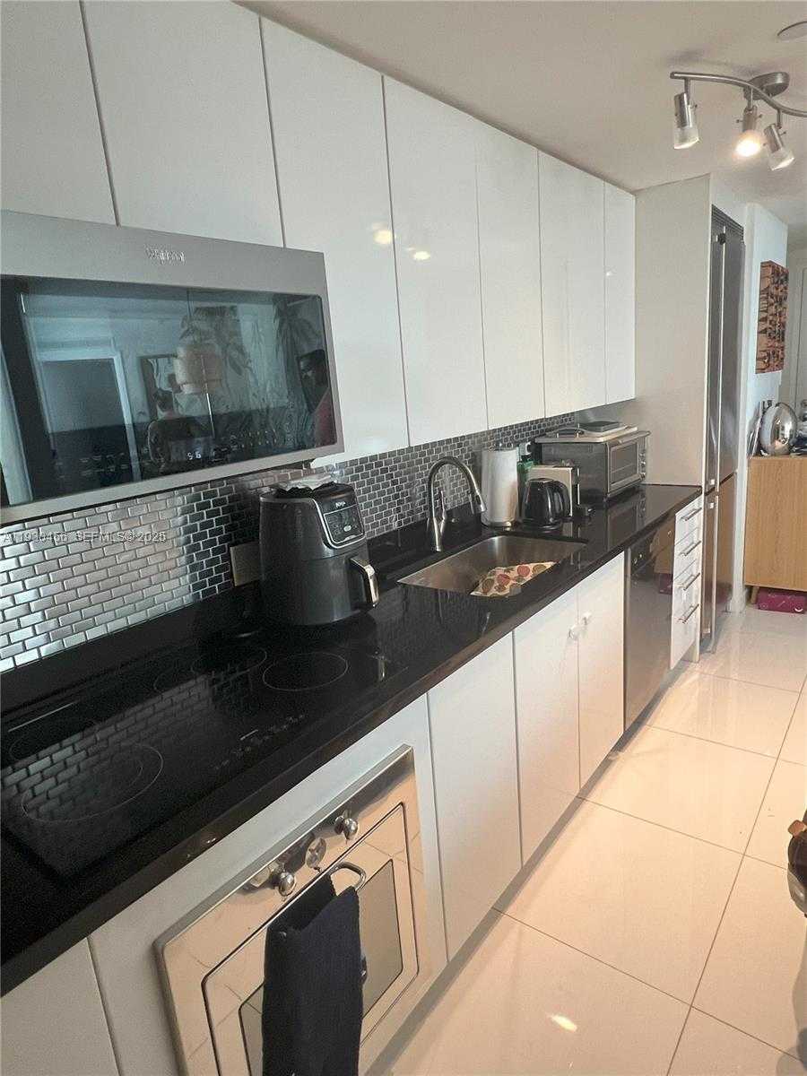 Small Image of Miami Number 2