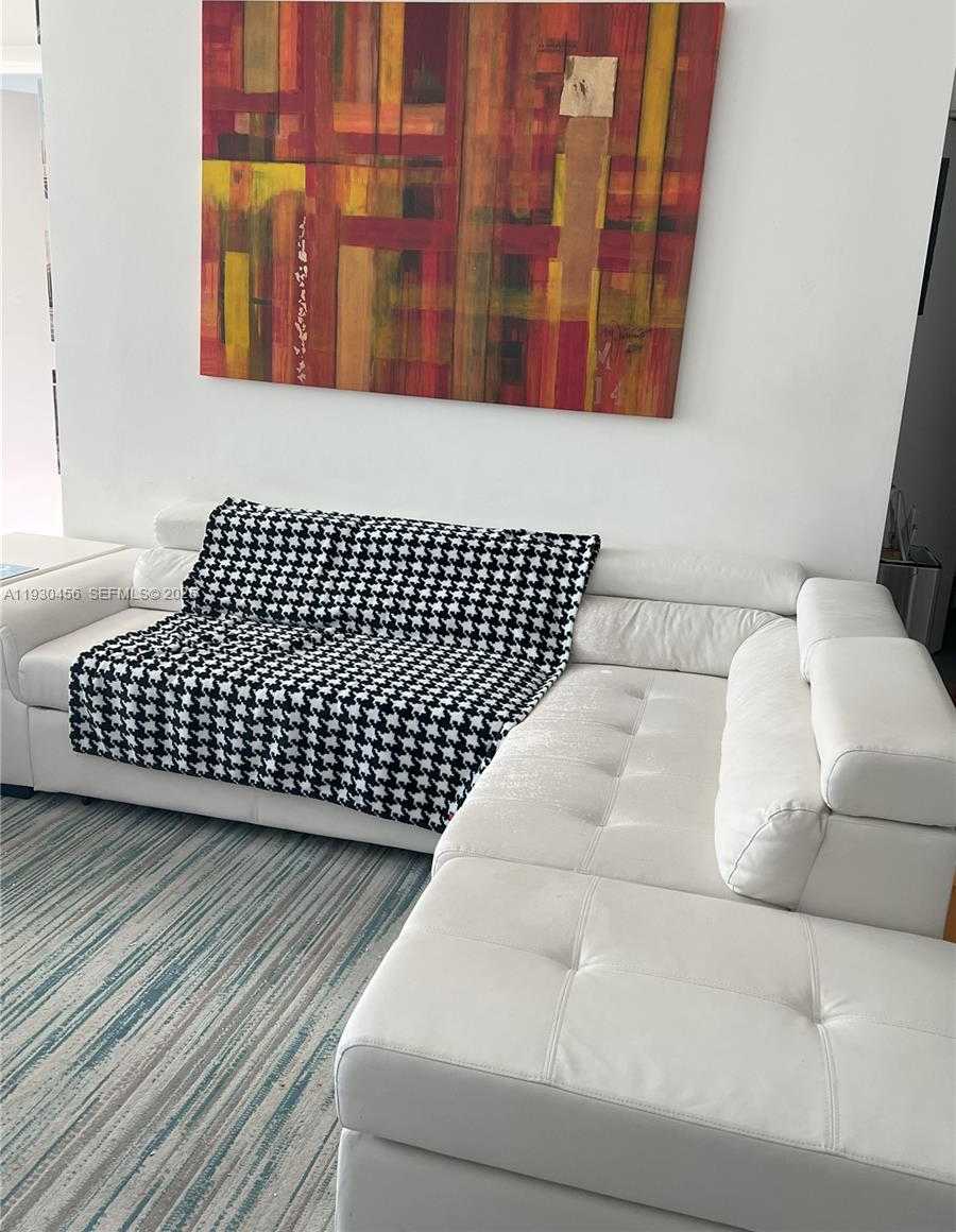 Small Image of Miami Number 4