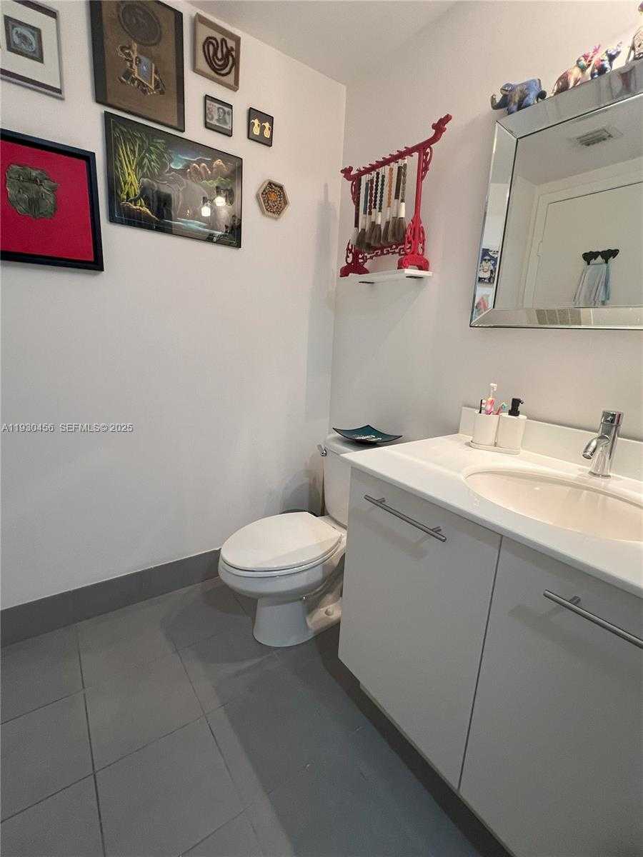 Small Image of Miami Number 8