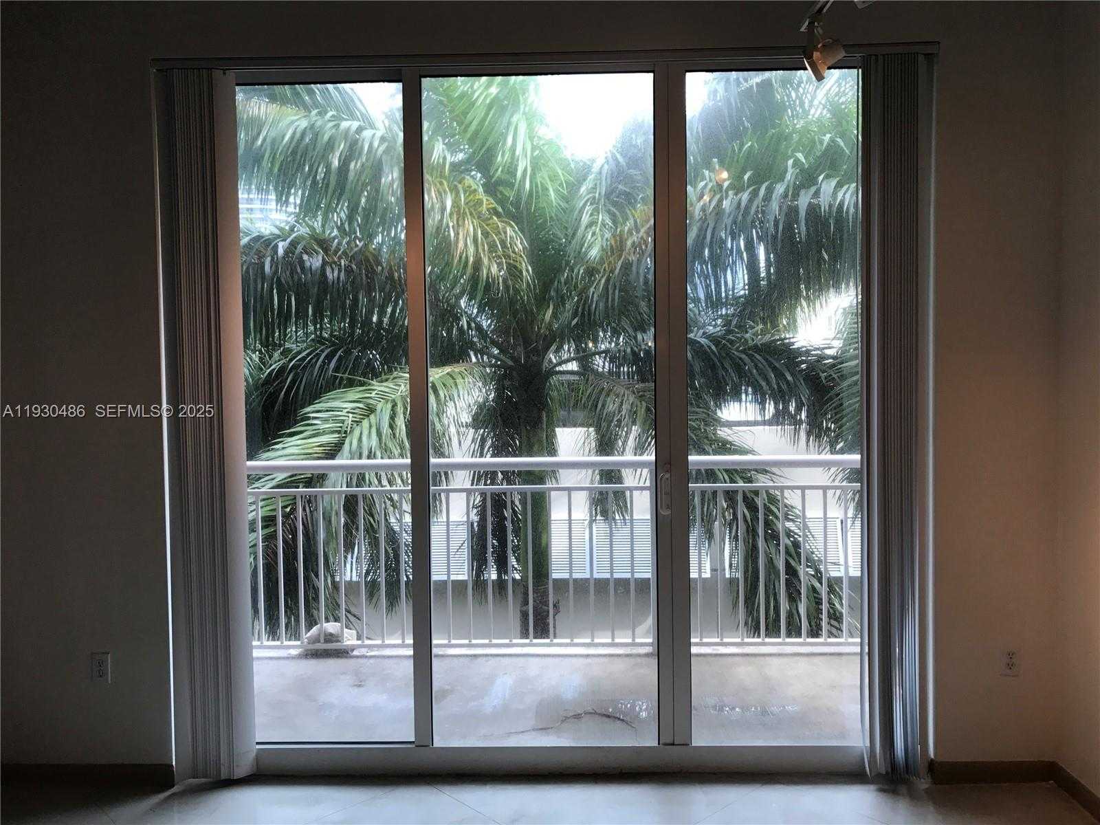 Small Image of 2001 BISCAYNE BLVD #2405, Miami Number 15