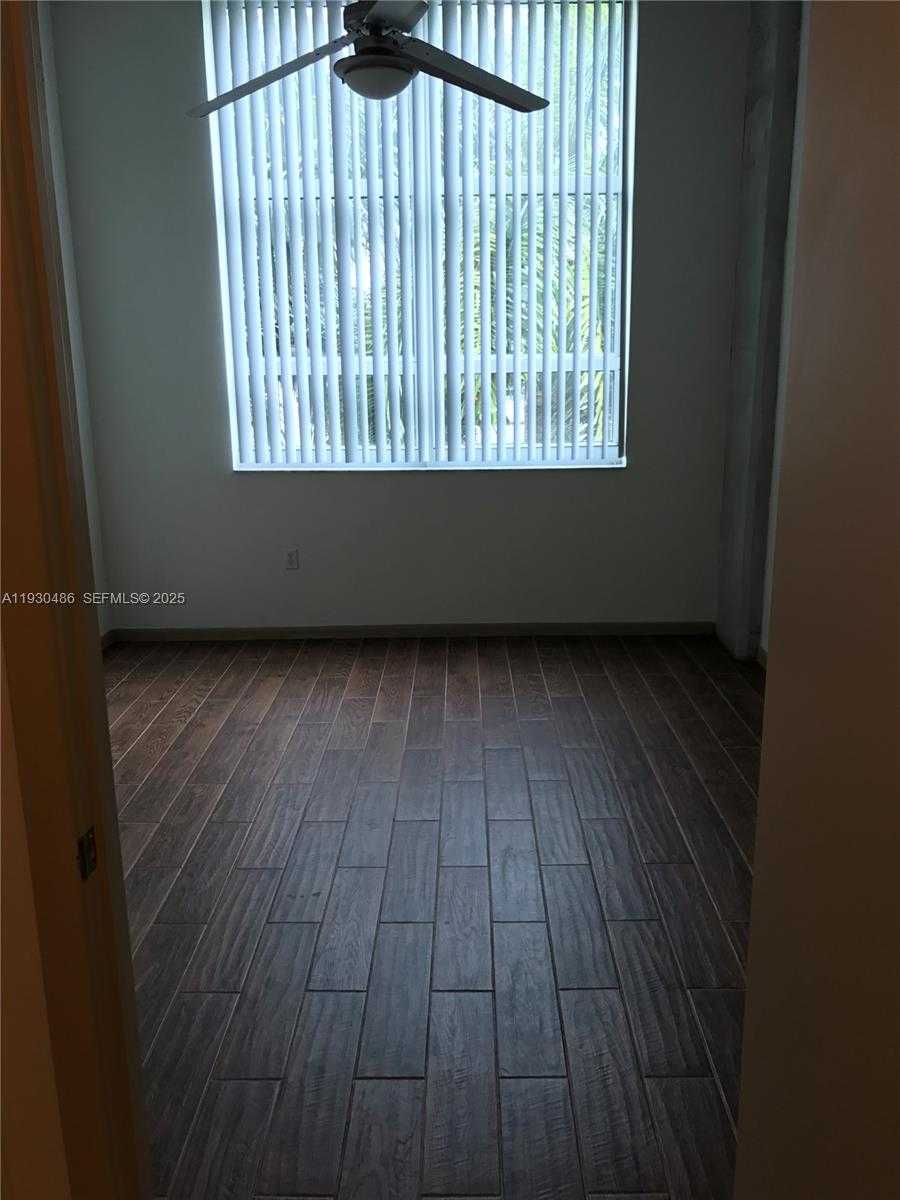 Small Image of 2001 BISCAYNE BLVD #2405, Miami Number 16
