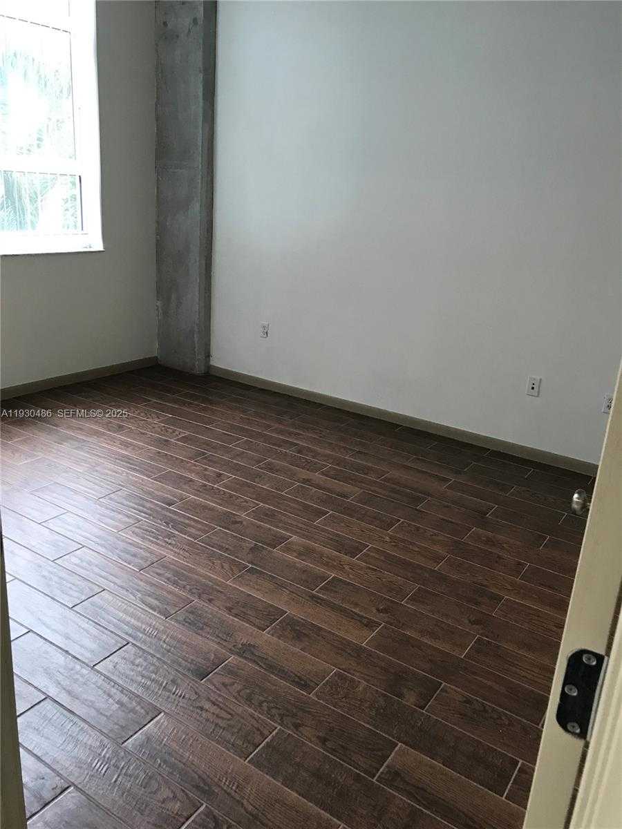 Small Image of 2001 BISCAYNE BLVD #2405, Miami Number 17