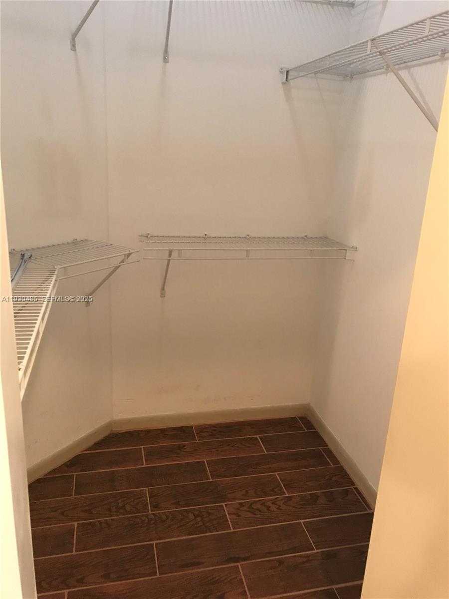 Small Image of 2001 BISCAYNE BLVD #2405, Miami Number 19