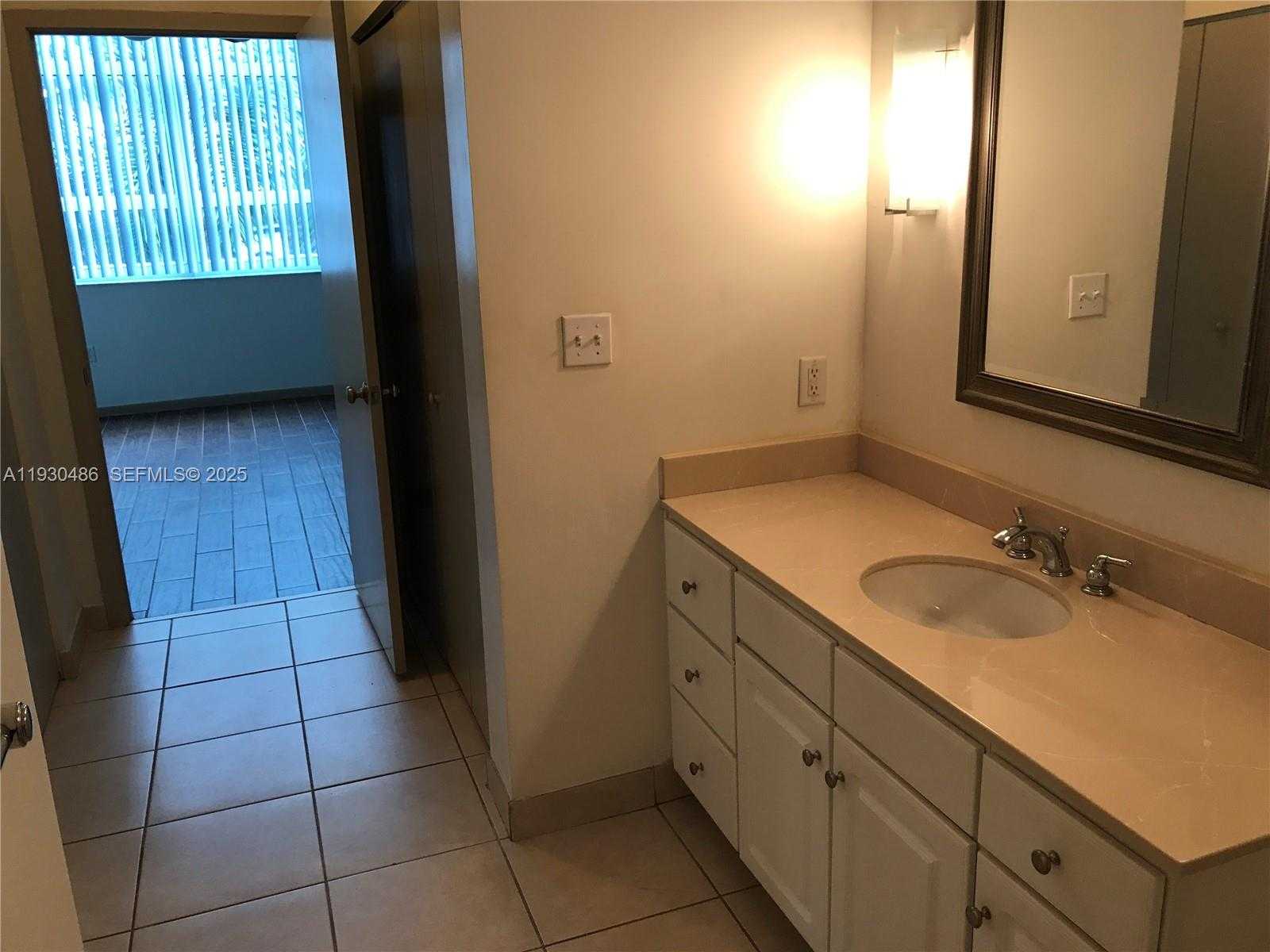 Small Image of 2001 BISCAYNE BLVD #2405, Miami Number 21
