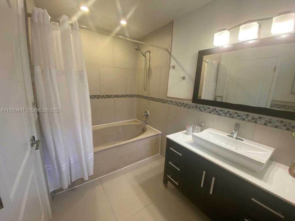 Small Image of 9805 COSTA DEL SOL BLVD #C-102, Doral Number 18