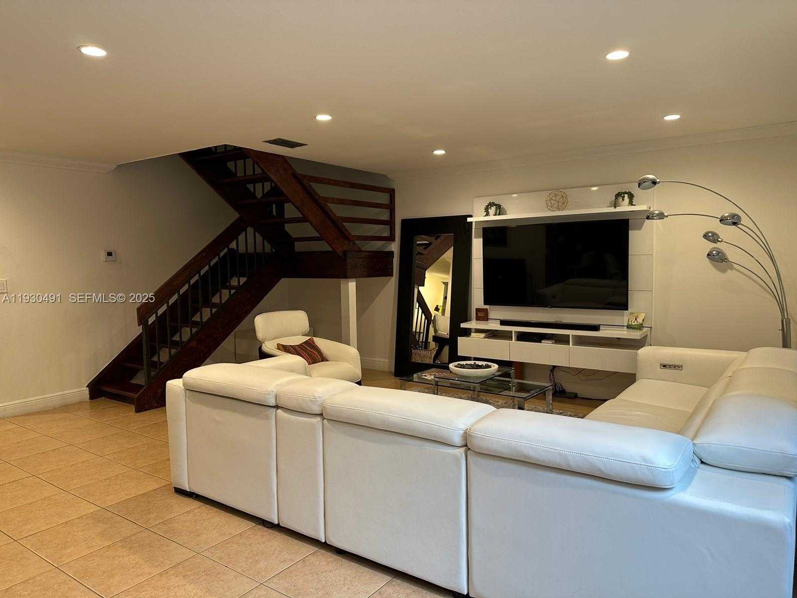 Small Image of 9805 COSTA DEL SOL BLVD #C-102, Doral Number 3