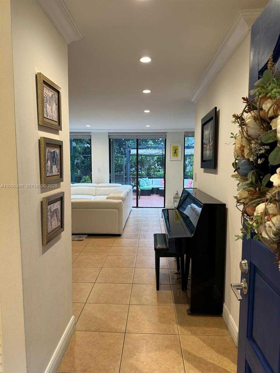 Small Image of 9805 COSTA DEL SOL BLVD #C-102, Doral Number 8