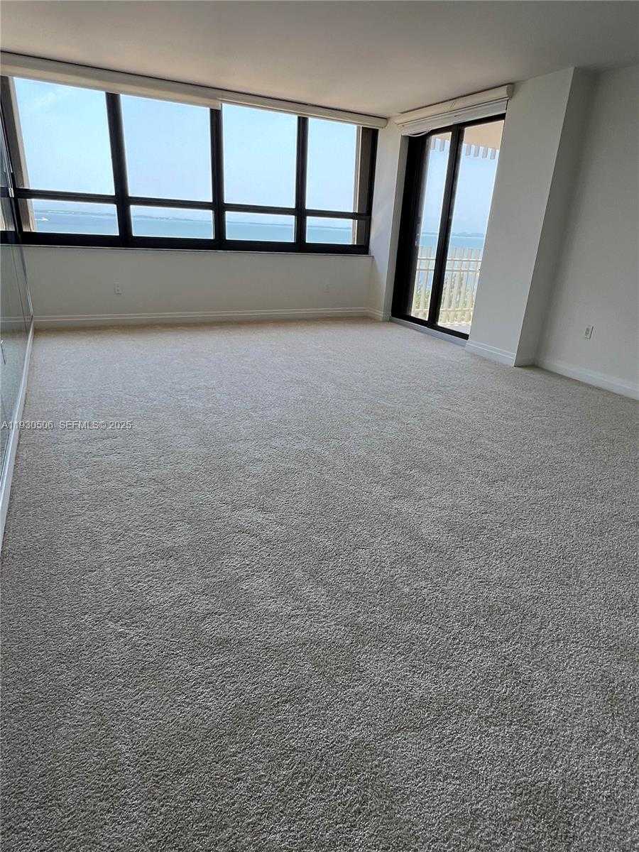 Small Image of 2 GROVE ISLE DR #B703, Miami Number 4