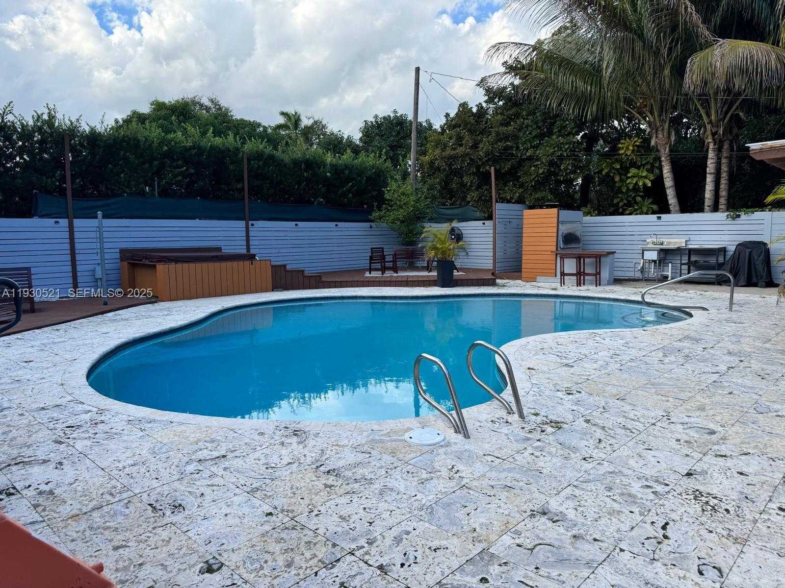 Small Image of 985 NORTH EAST 115TH ST, Biscayne Park Number 22