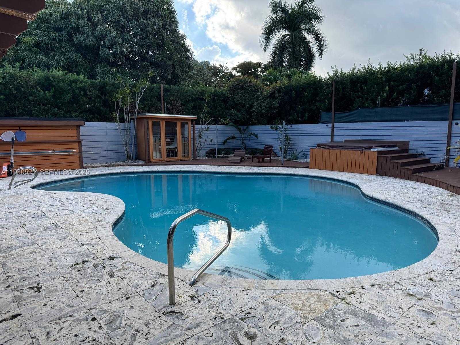 Small Image of 985 NORTH EAST 115TH ST, Biscayne Park Number 24