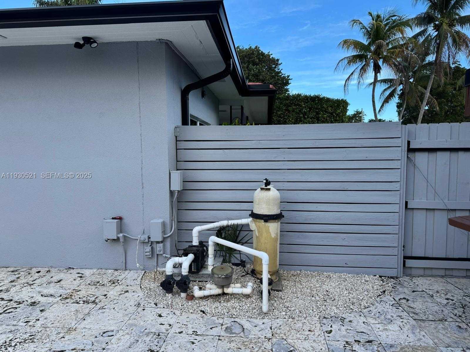 Small Image of 985 NORTH EAST 115TH ST, Biscayne Park Number 25