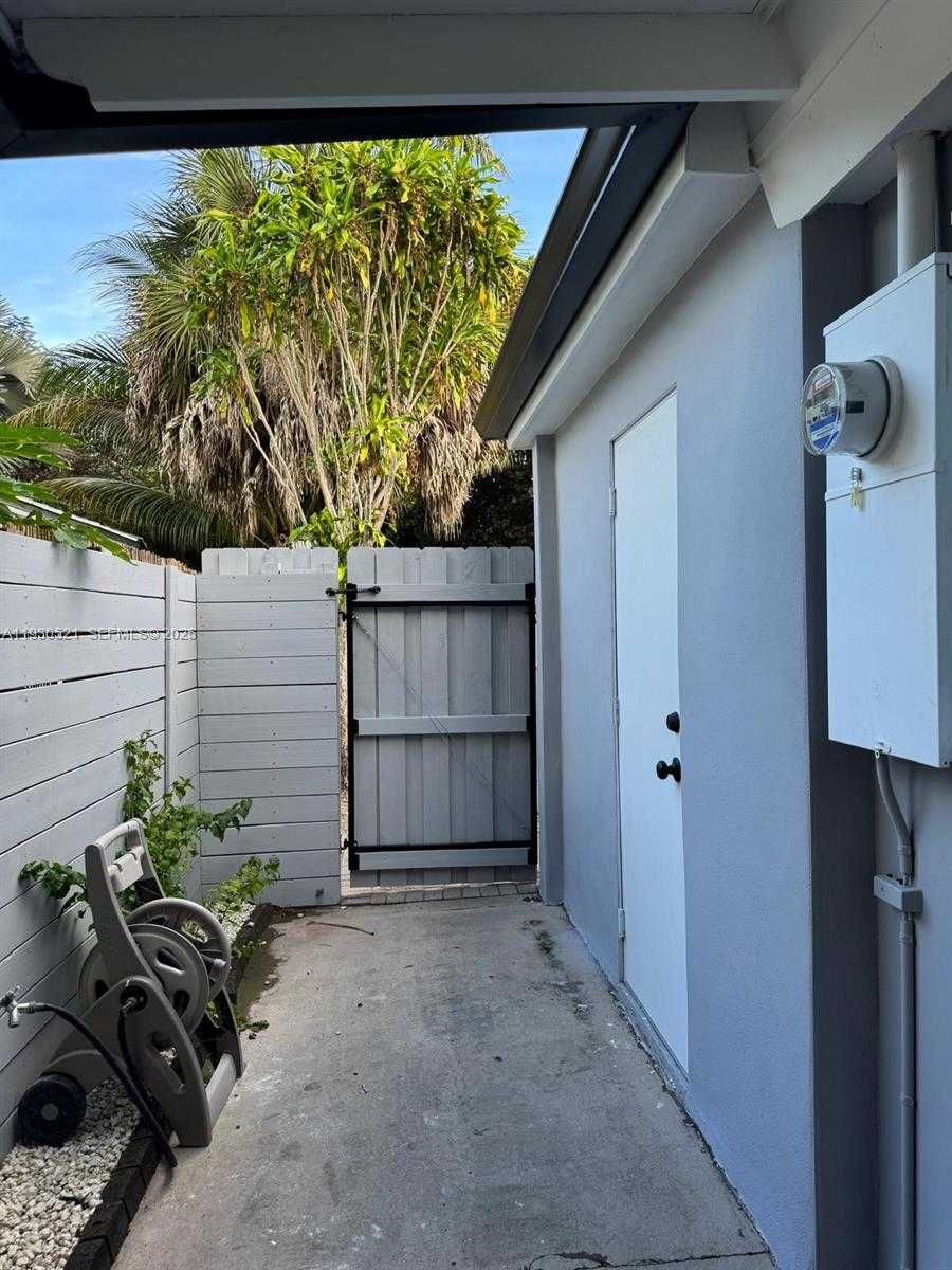 Small Image of 985 NORTH EAST 115TH ST, Biscayne Park Number 35