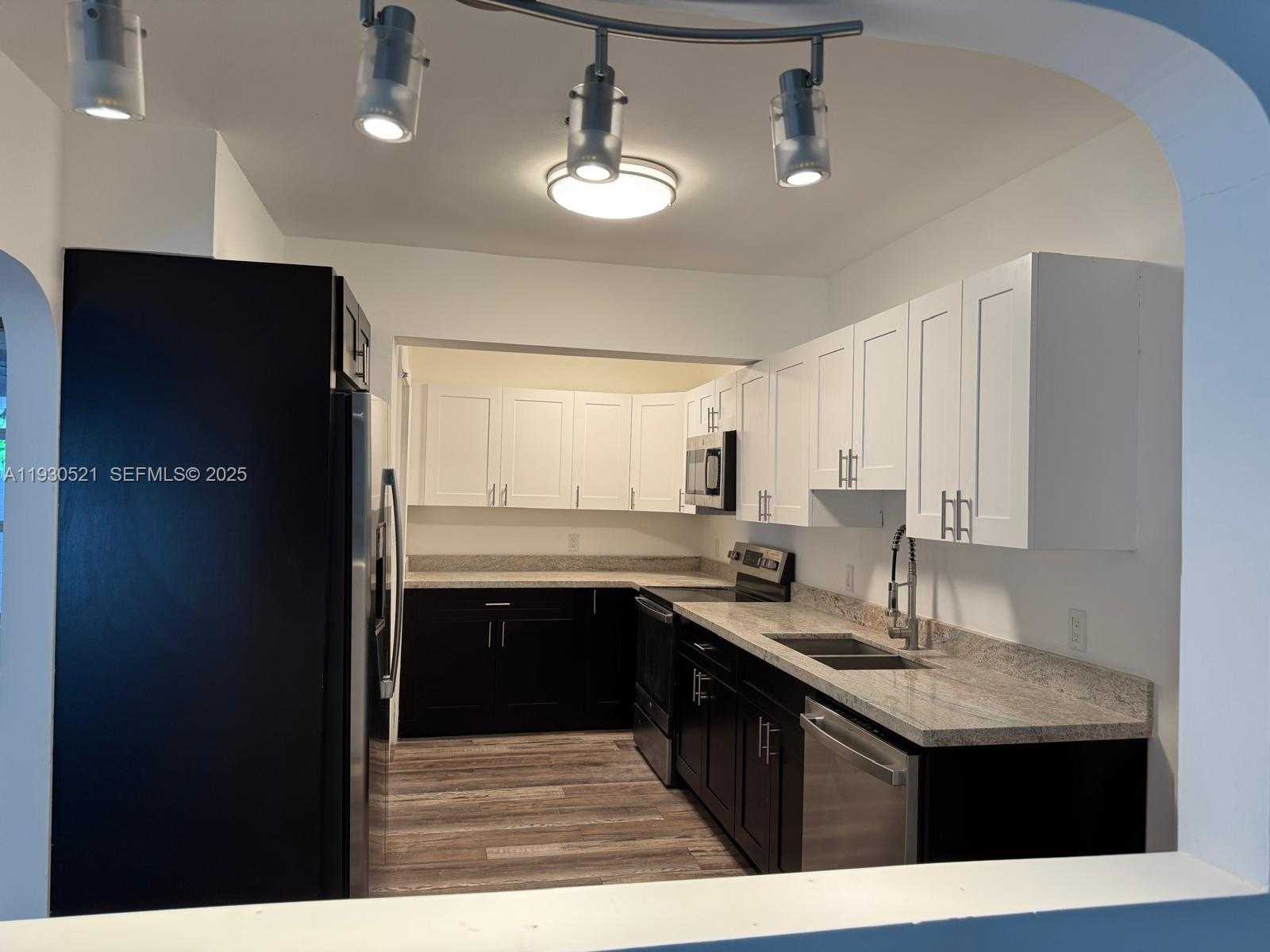 Small Image of 985 NORTH EAST 115TH ST, Biscayne Park Number 5