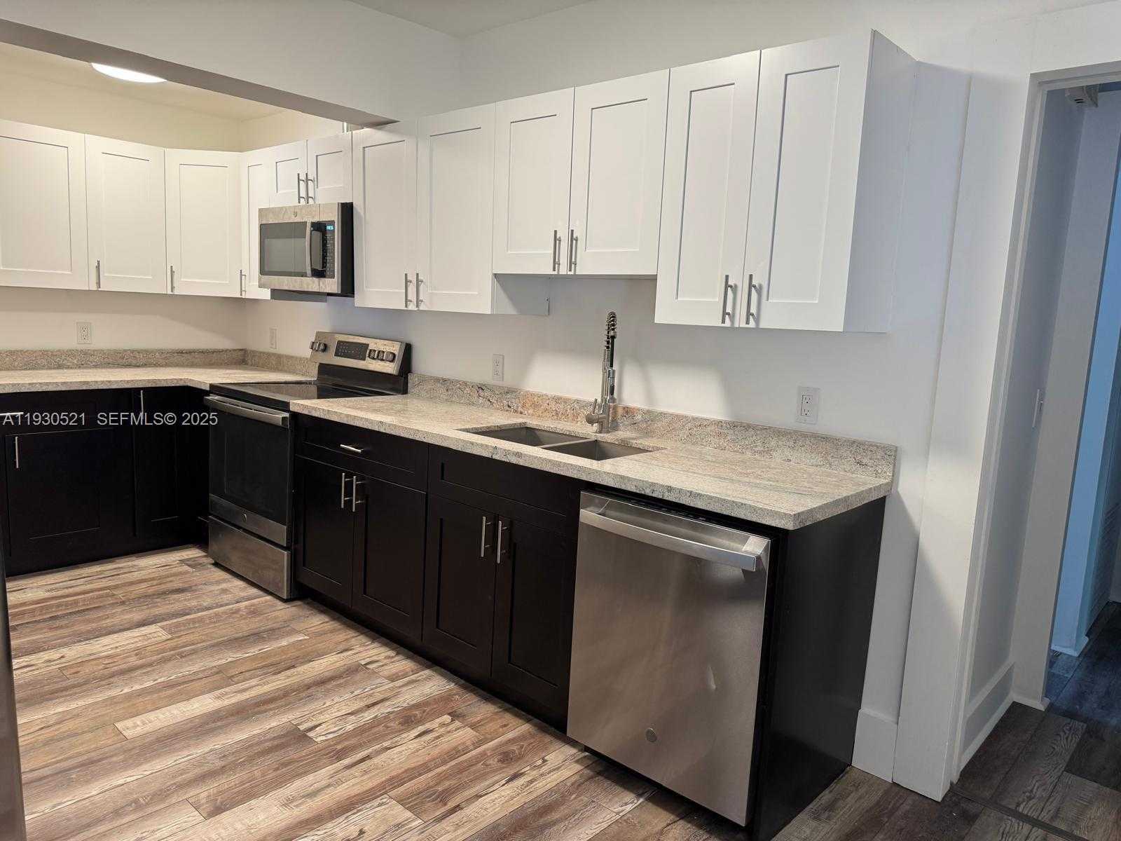 Small Image of 985 NORTH EAST 115TH ST, Biscayne Park Number 7