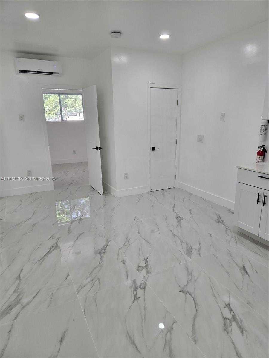 Small Image of 987 NORTH EAST 145 #2, North Miami Number 12