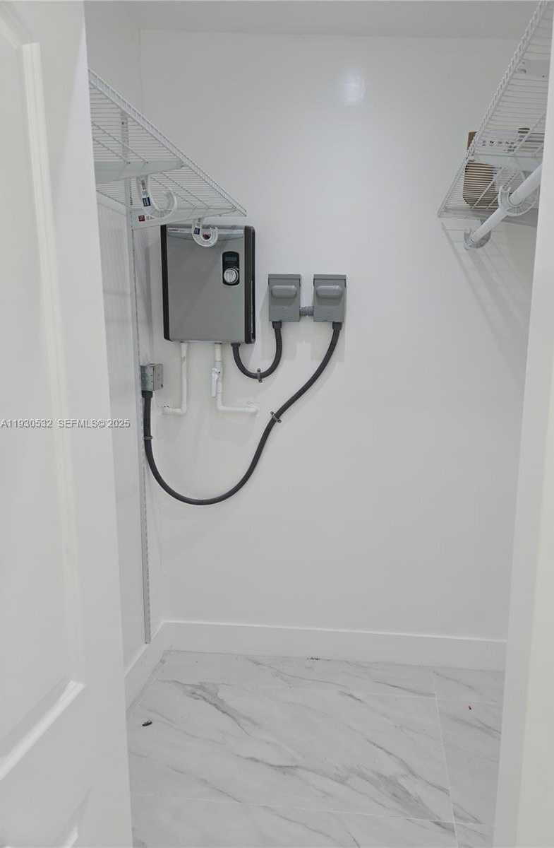 Small Image of 987 NORTH EAST 145 #2, North Miami Number 6