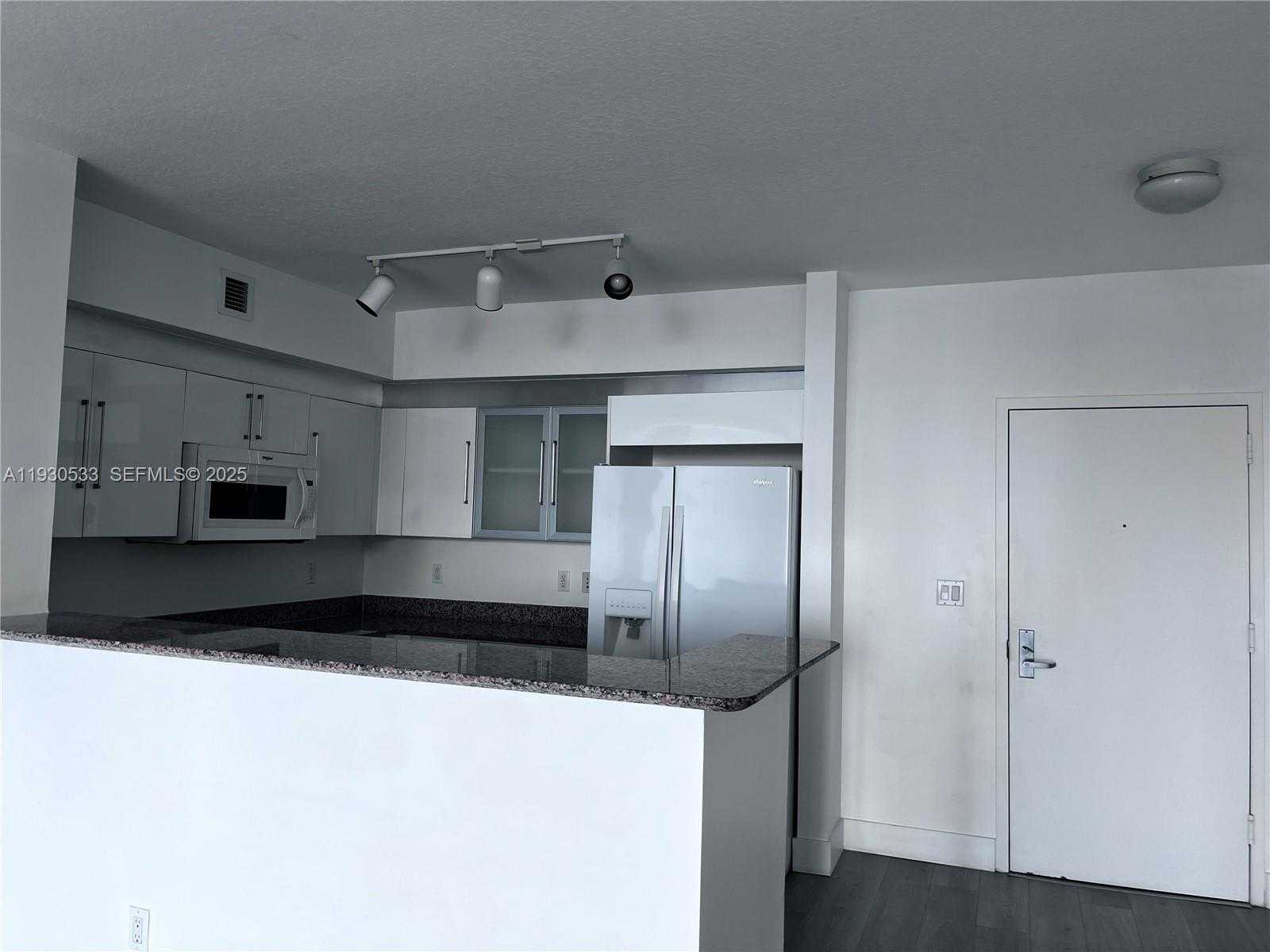 Small Image of 335 Biscayne Blvd, Miami, FL 33132, USA Number 5