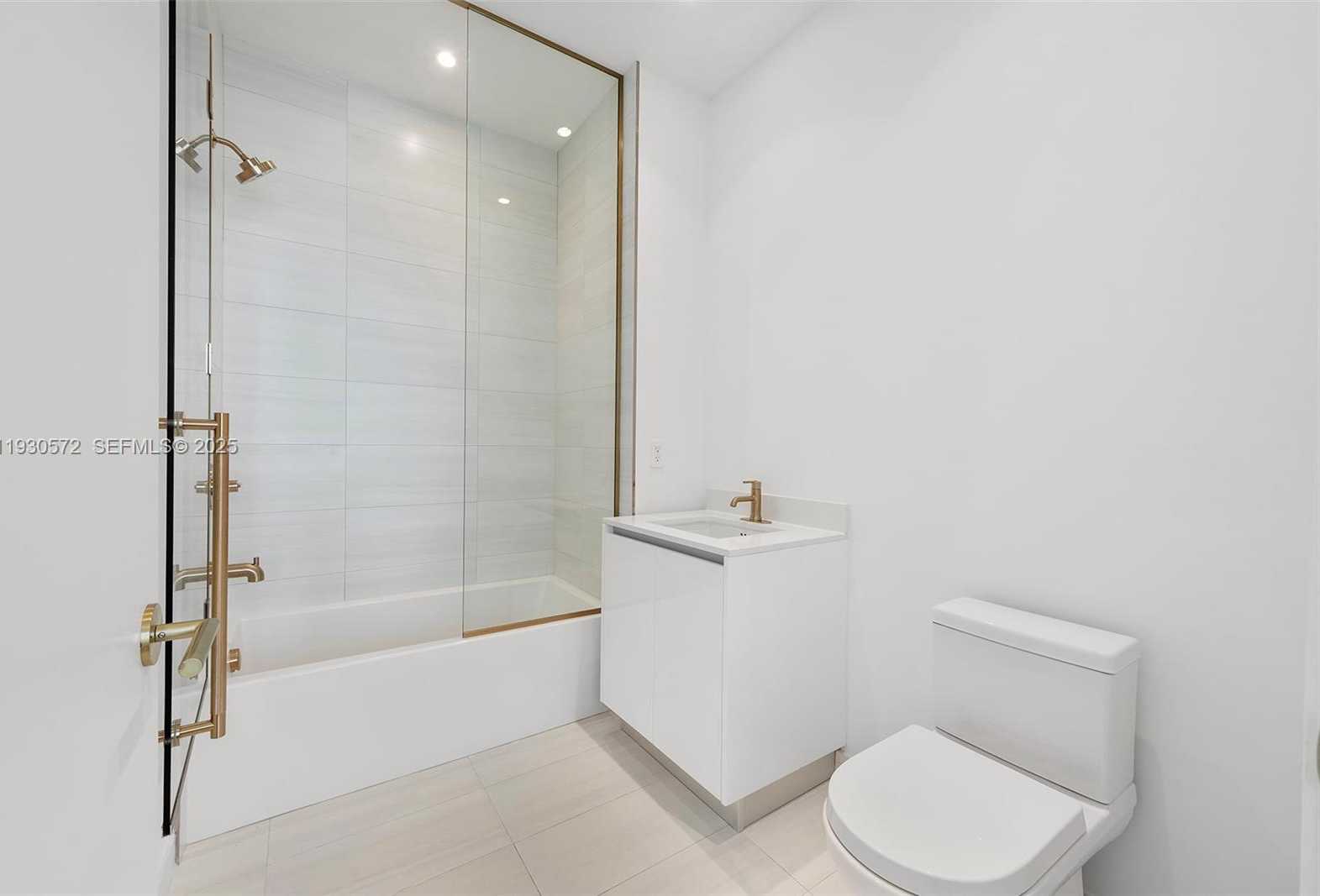 Small Image of 2655 SOUTH BAYSHORE DR #909, Miami Number 20