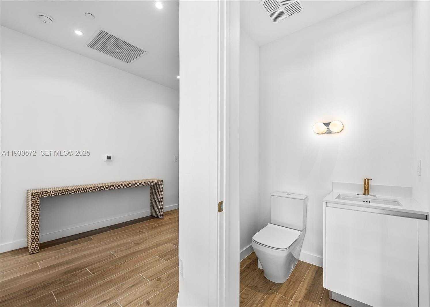 Small Image of 2655 SOUTH BAYSHORE DR #909, Miami Number 22