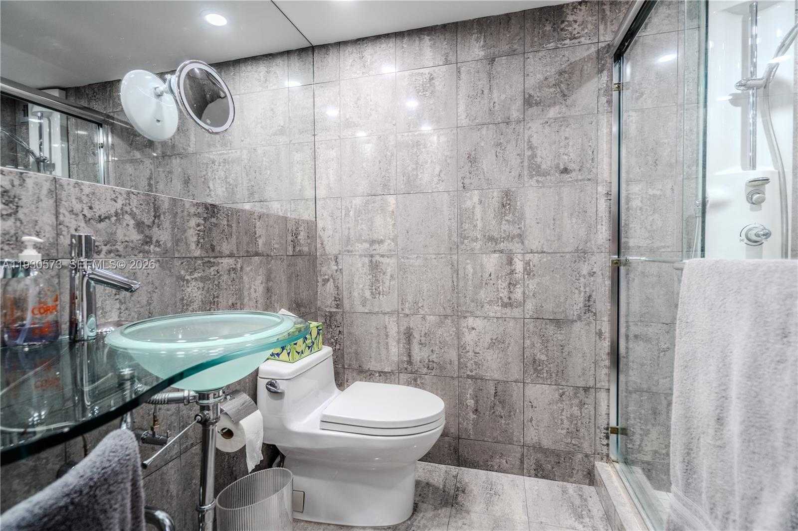 Small Image of 5700 COLLINS AVE #6H, Miami Beach Number 17