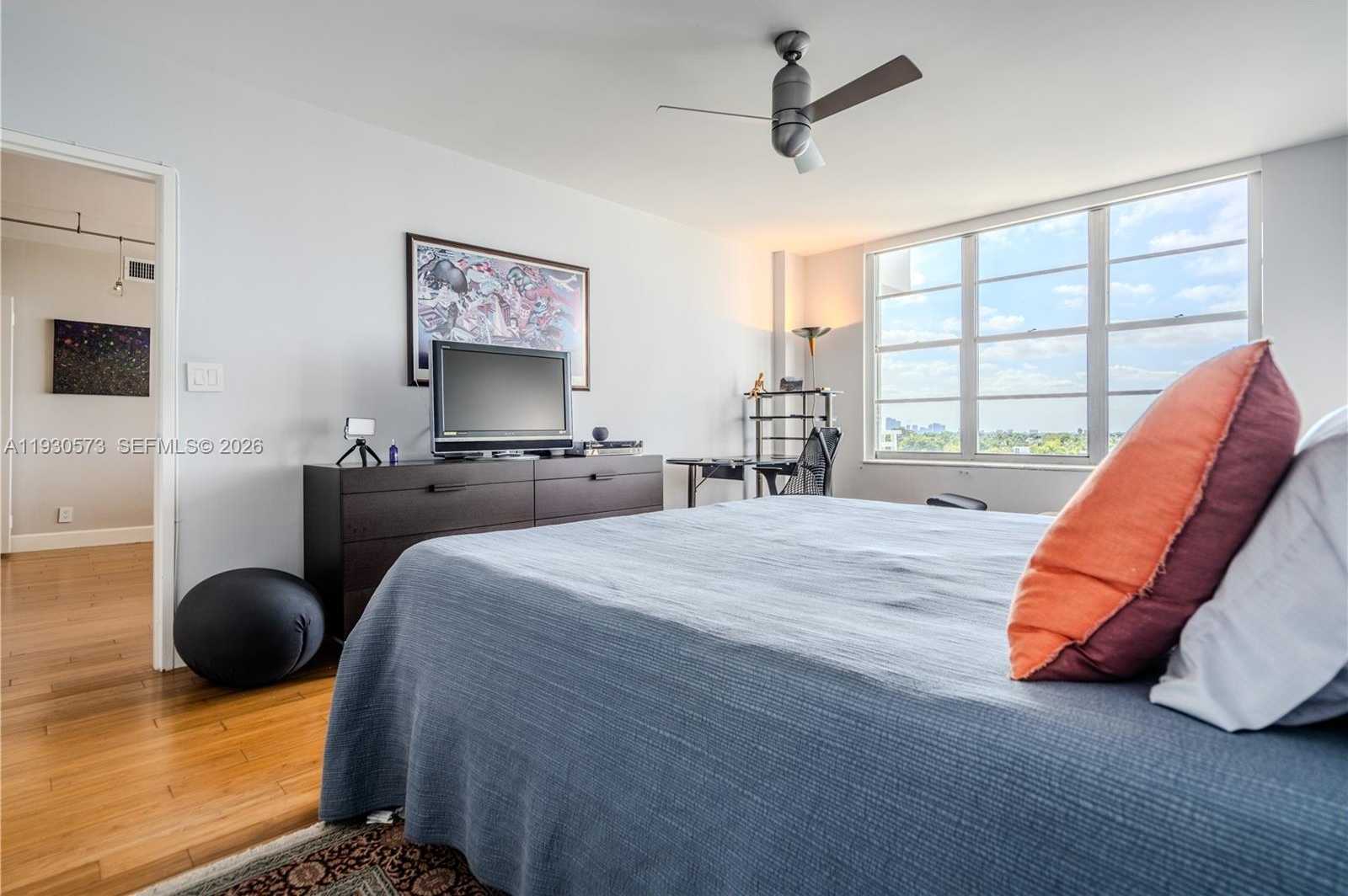 Small Image of 5700 COLLINS AVE #6H, Miami Beach Number 19