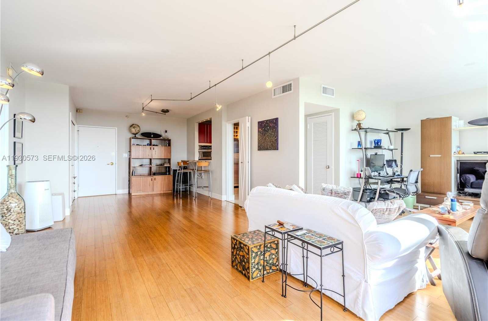 Small Image of 5700 COLLINS AVE #6H, Miami Beach Number 7