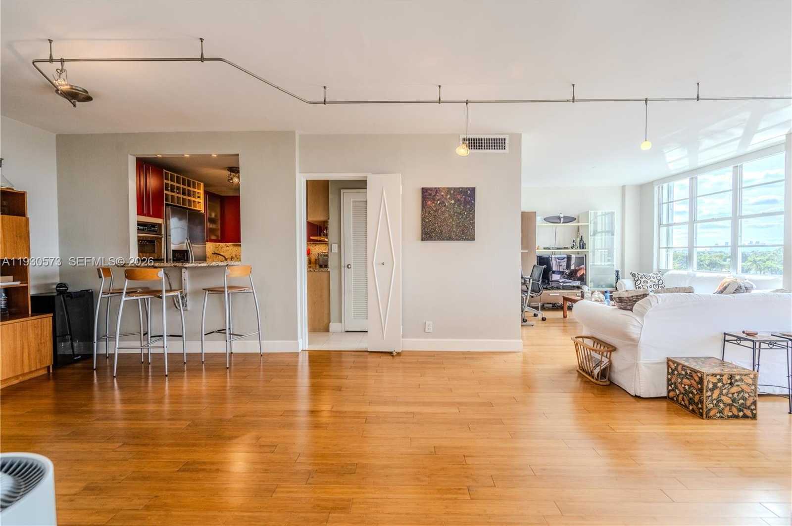 Small Image of 5700 COLLINS AVE #6H, Miami Beach Number 9