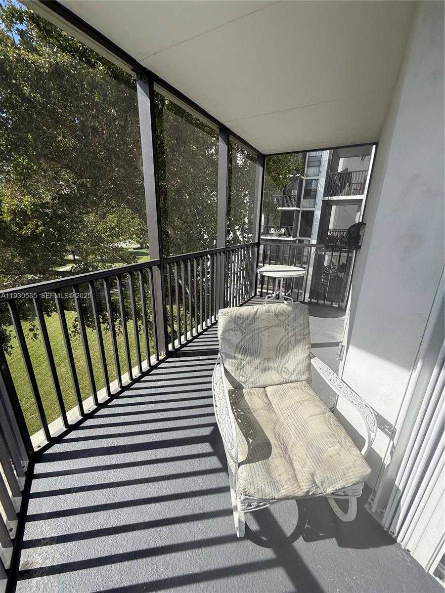 Small Image of 3475 NORTH COUNTRY CLUB DR #408, Aventura Number 16