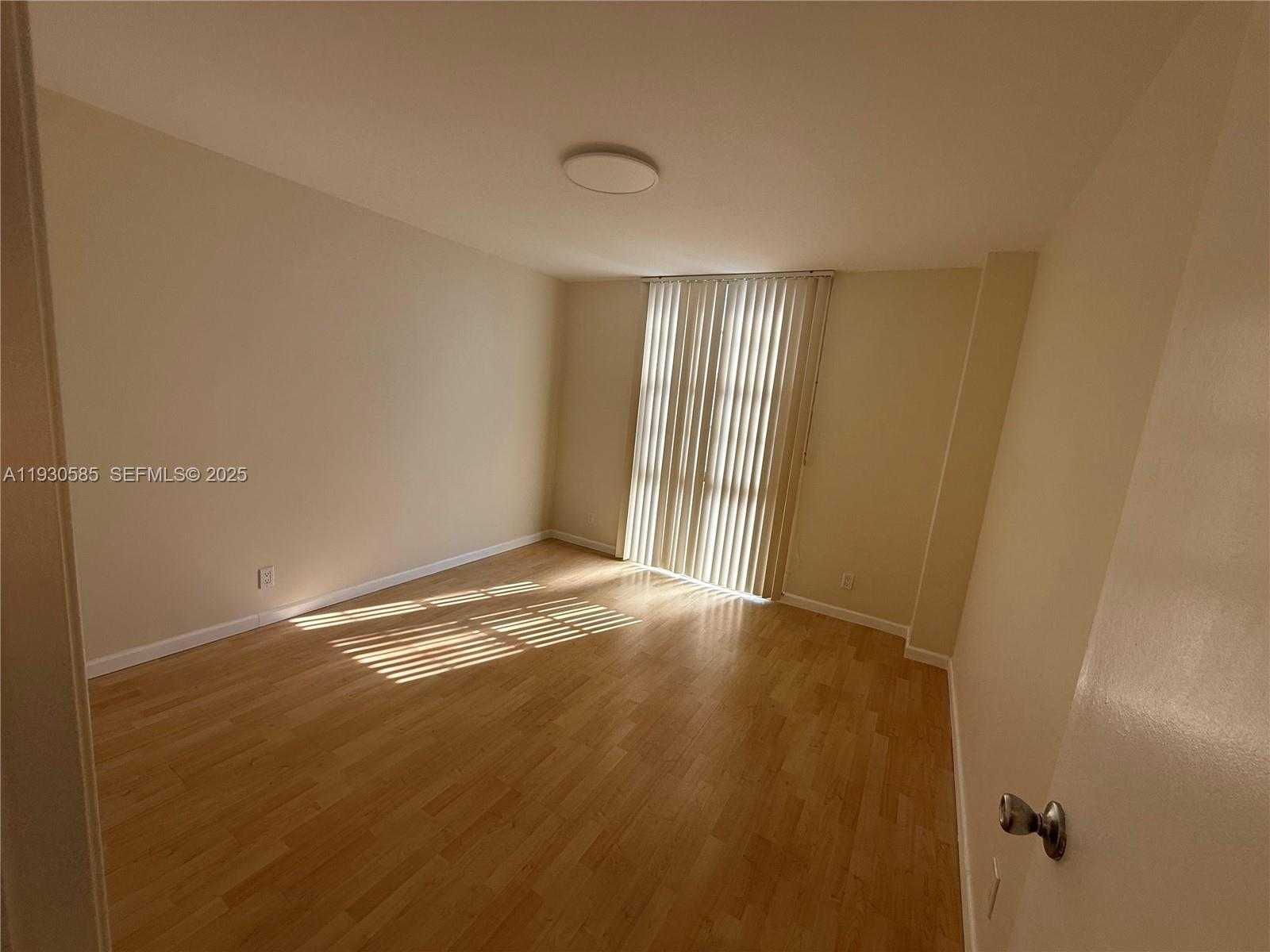 Small Image of 3475 NORTH COUNTRY CLUB DR #408, Aventura Number 6