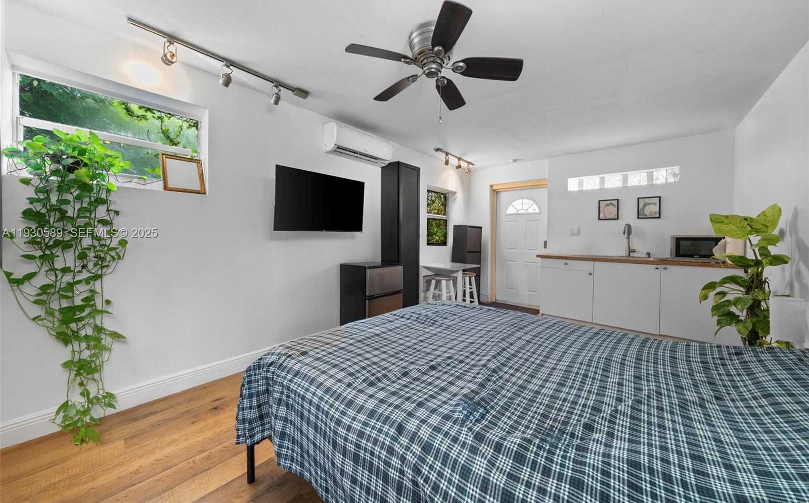 Small Image of 555 NORTH EAST 73RD ST, Miami Number 29