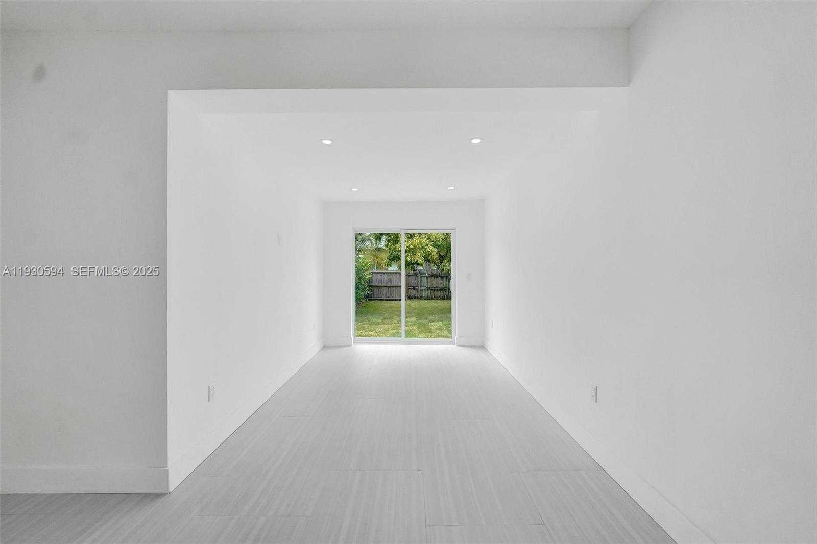 Small Image of 1430 MICHIGAN AVE, Miami Beach Number 31