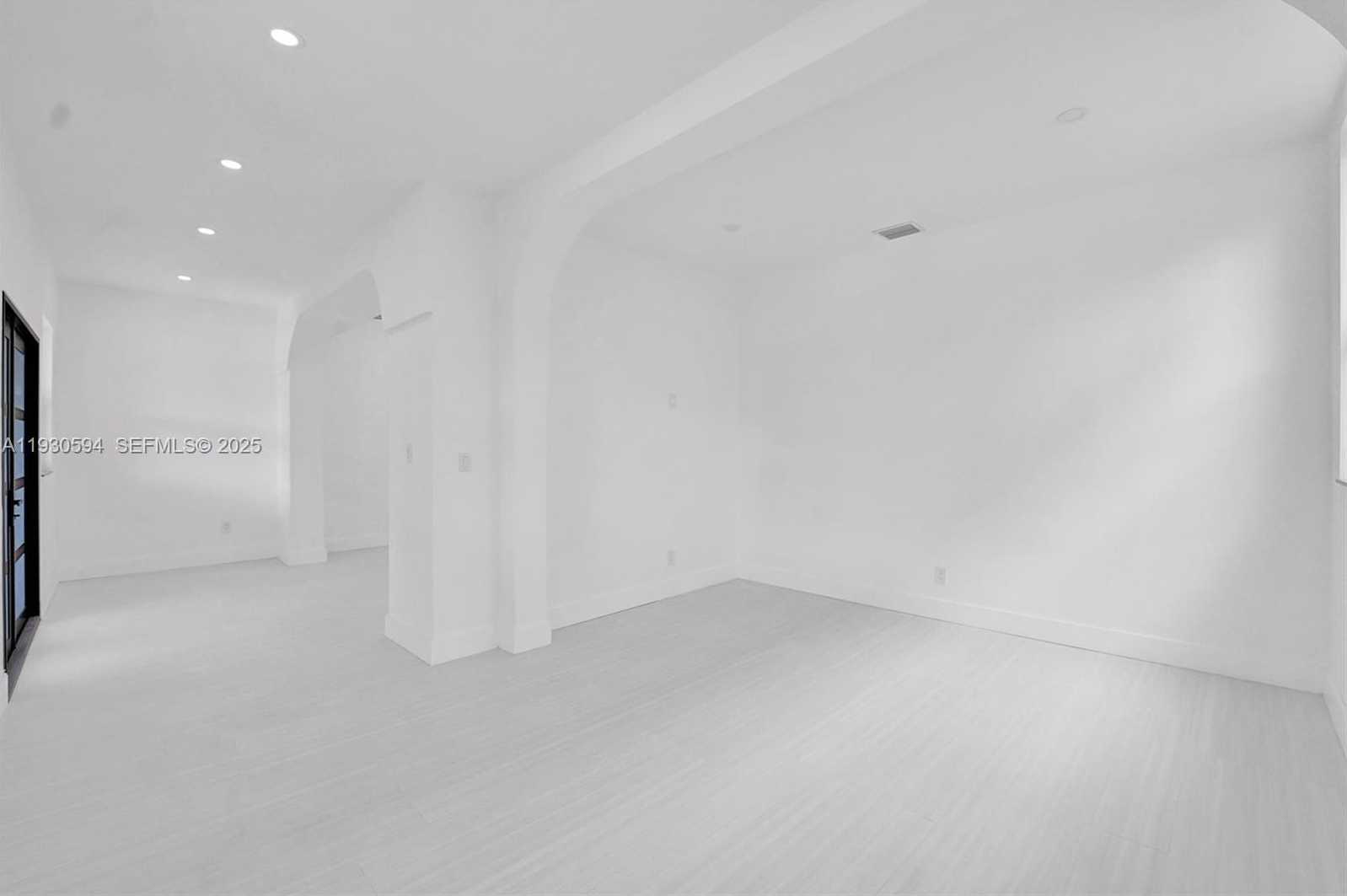 Small Image of 1430 MICHIGAN AVE, Miami Beach Number 36