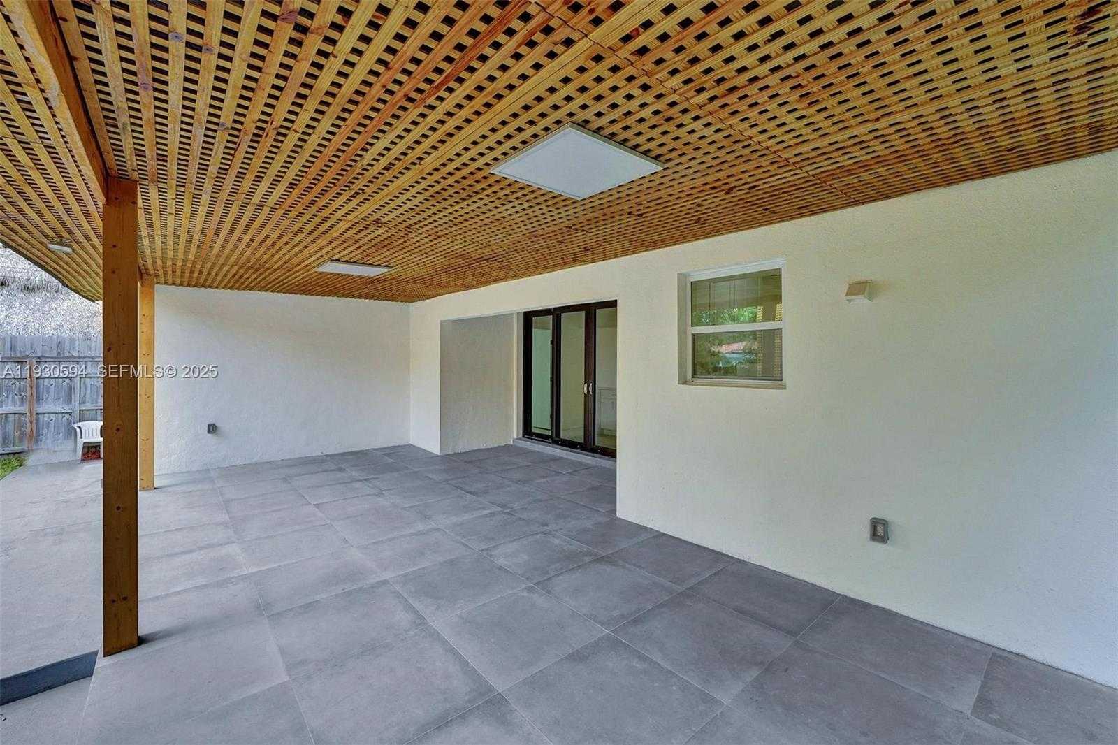 Small Image of 1430 MICHIGAN AVE, Miami Beach Number 44