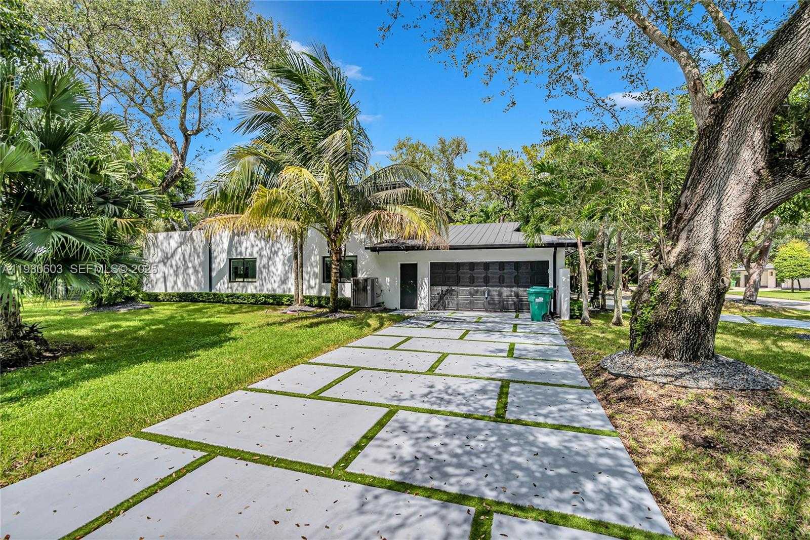 Small Image of 11340 SOUTH WEST 74TH CT, Pinecrest Number 71