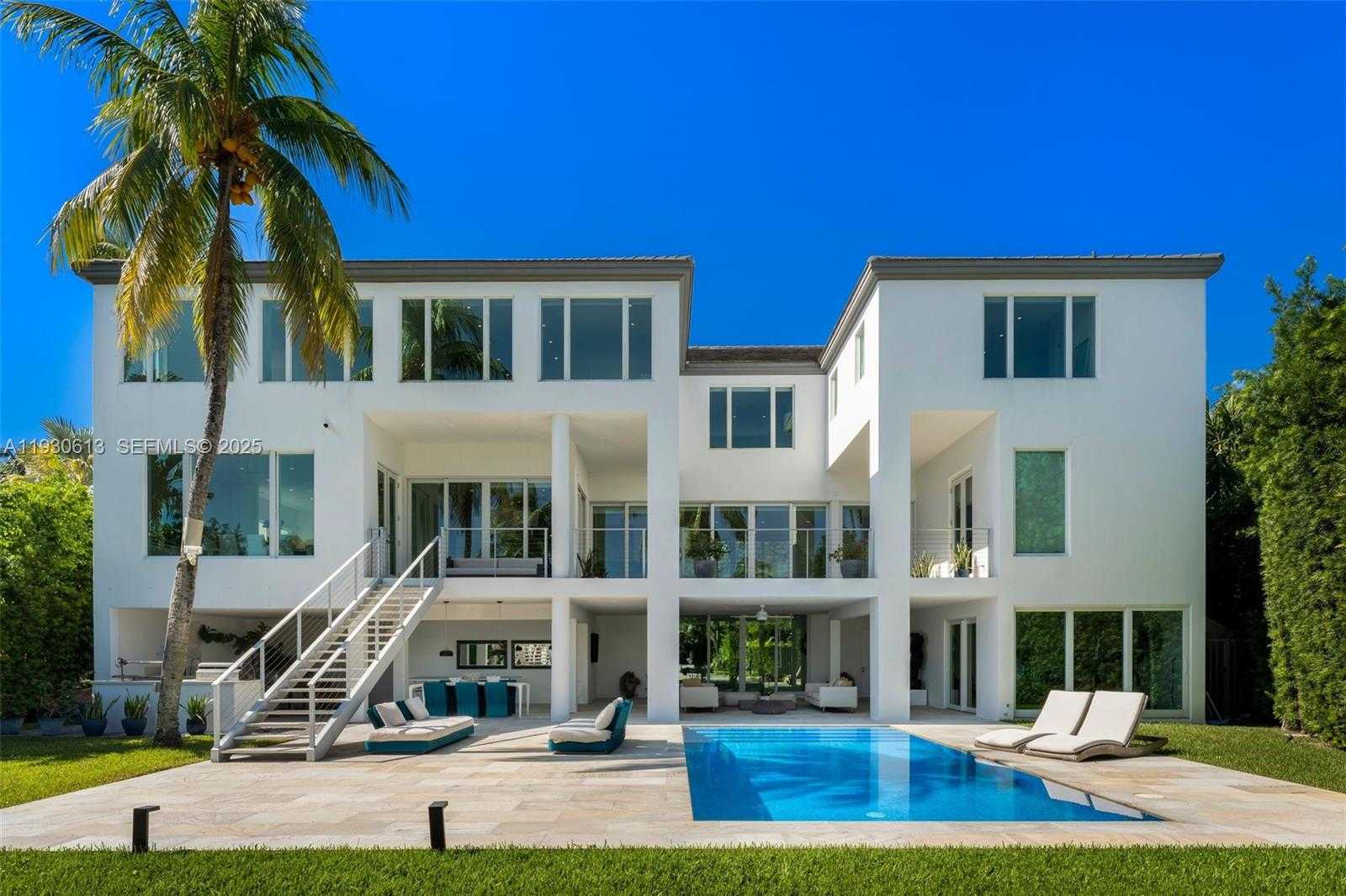 Small Image of 481 SOUTH MASHTA DRIVE, Key Biscayne Number 1