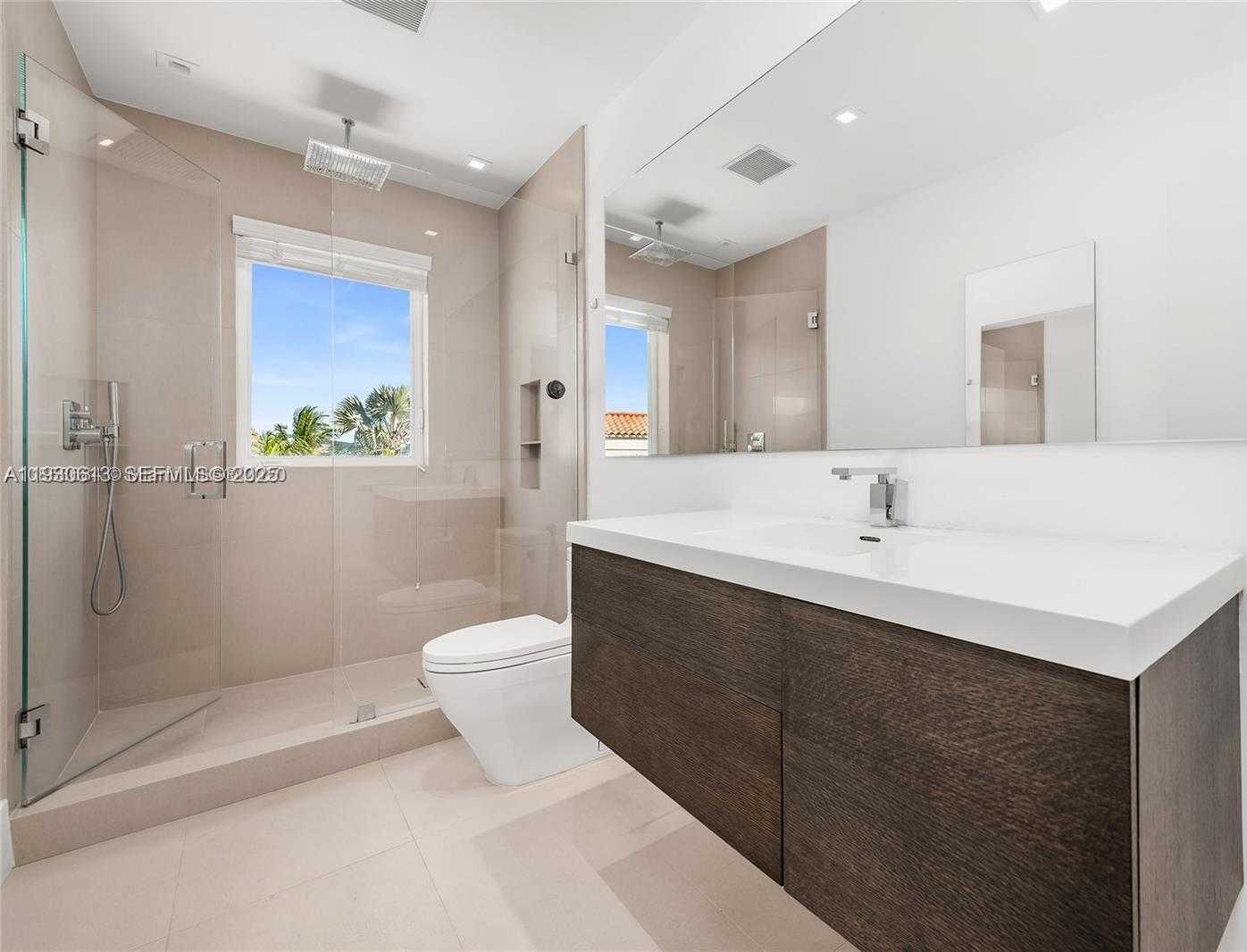 Small Image of 481 SOUTH MASHTA DRIVE, Key Biscayne Number 33