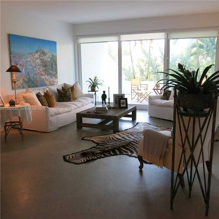 Small Image of 199 OCEAN LANE DR #102, Key Biscayne Number 1