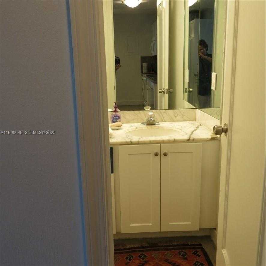 Small Image of 199 OCEAN LANE DR #102, Key Biscayne Number 10