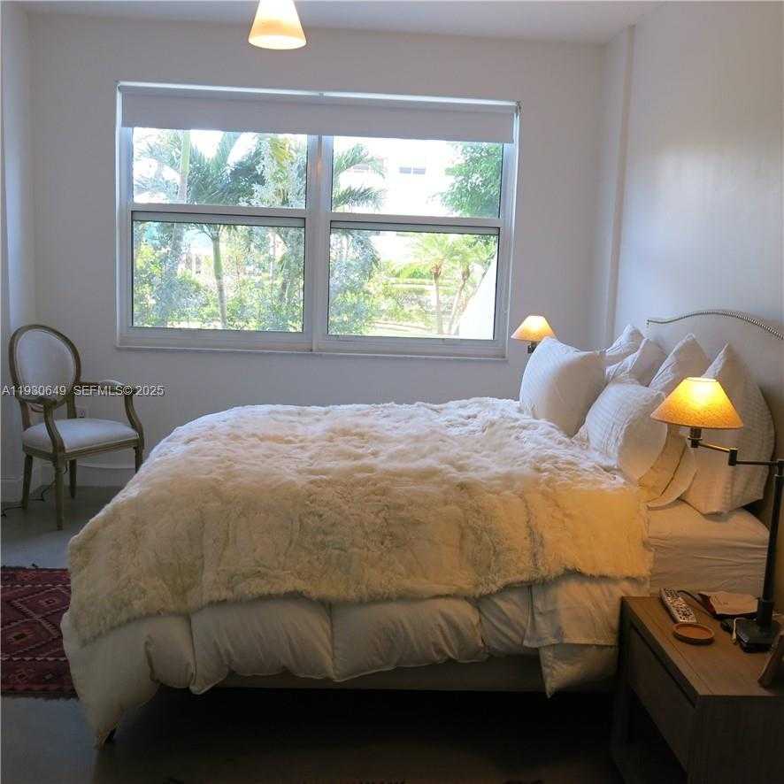 Small Image of 199 OCEAN LANE DR #102, Key Biscayne Number 4