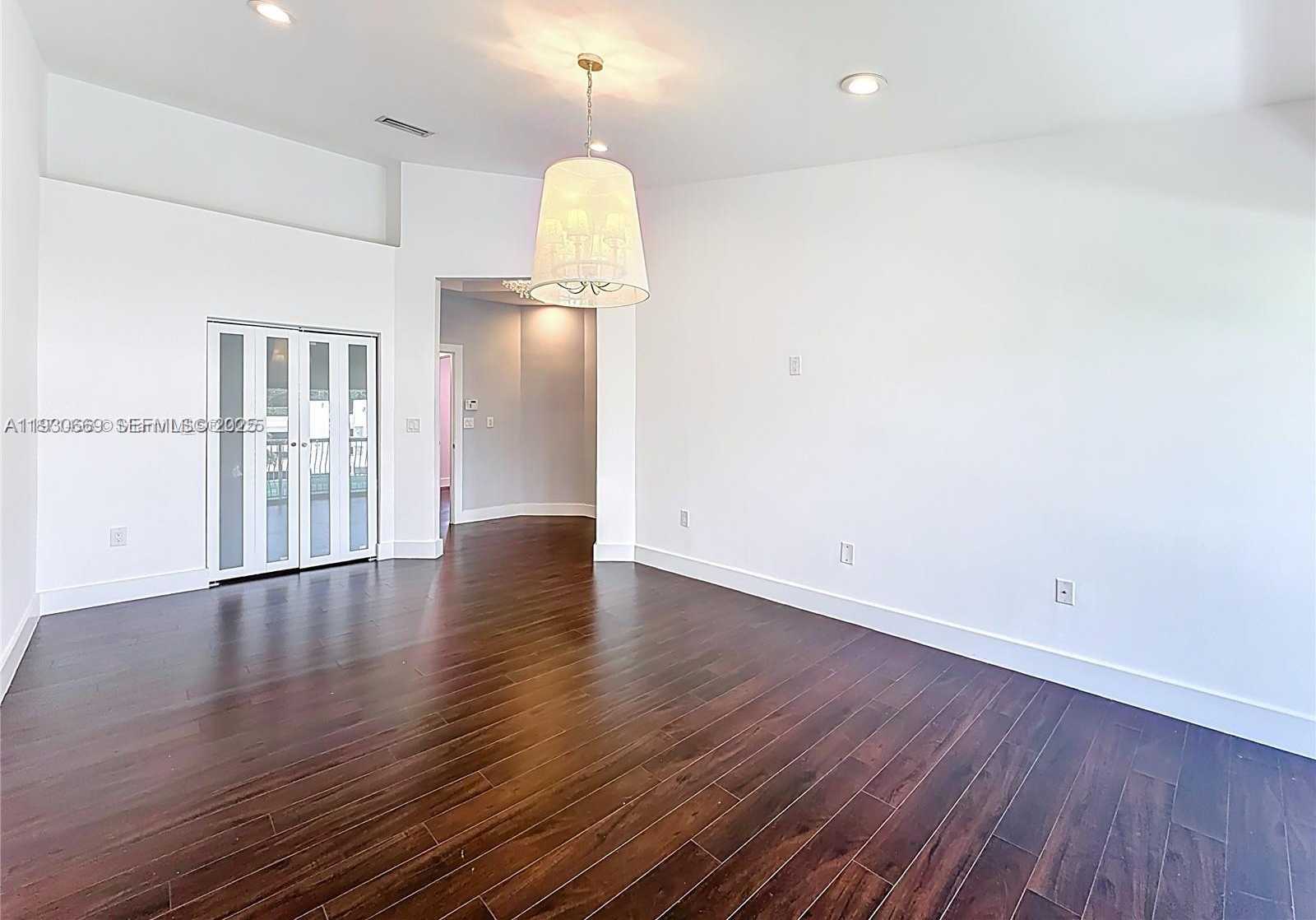 Small Image of Aventura Number 26