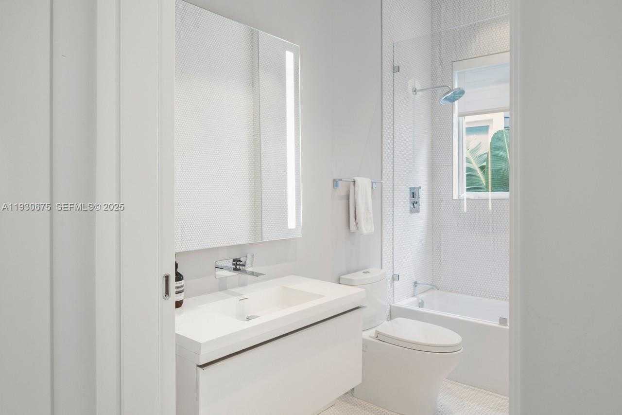 Small Image of 745 NORTH EAST 77TH ST, Miami Number 14