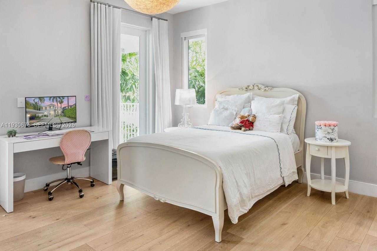 Small Image of 745 NORTH EAST 77TH ST, Miami Number 15